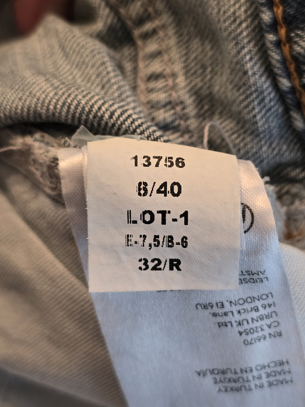 NWOT Pilcro Blue Embroidered Flower Jeans - 32 - Picture 7 of 7